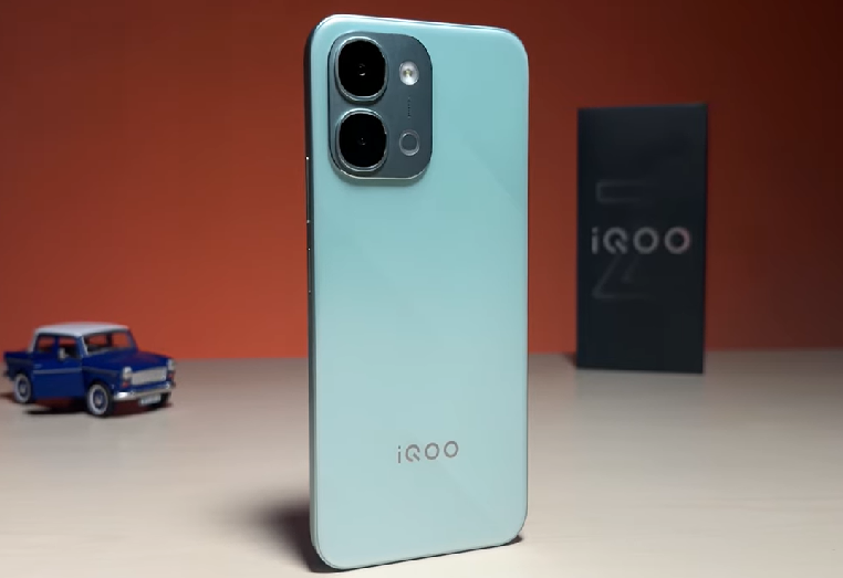 iQOO Z11 Blue Edition First Look
