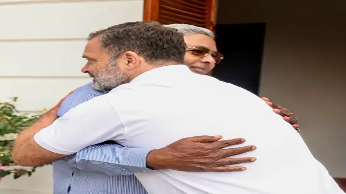Governor accepts Siddaramaiah's resignation
