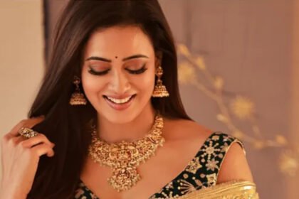 Shweta Tiwari did a photoshoot in a sleeveless blouse; fans said, "You look stunning."