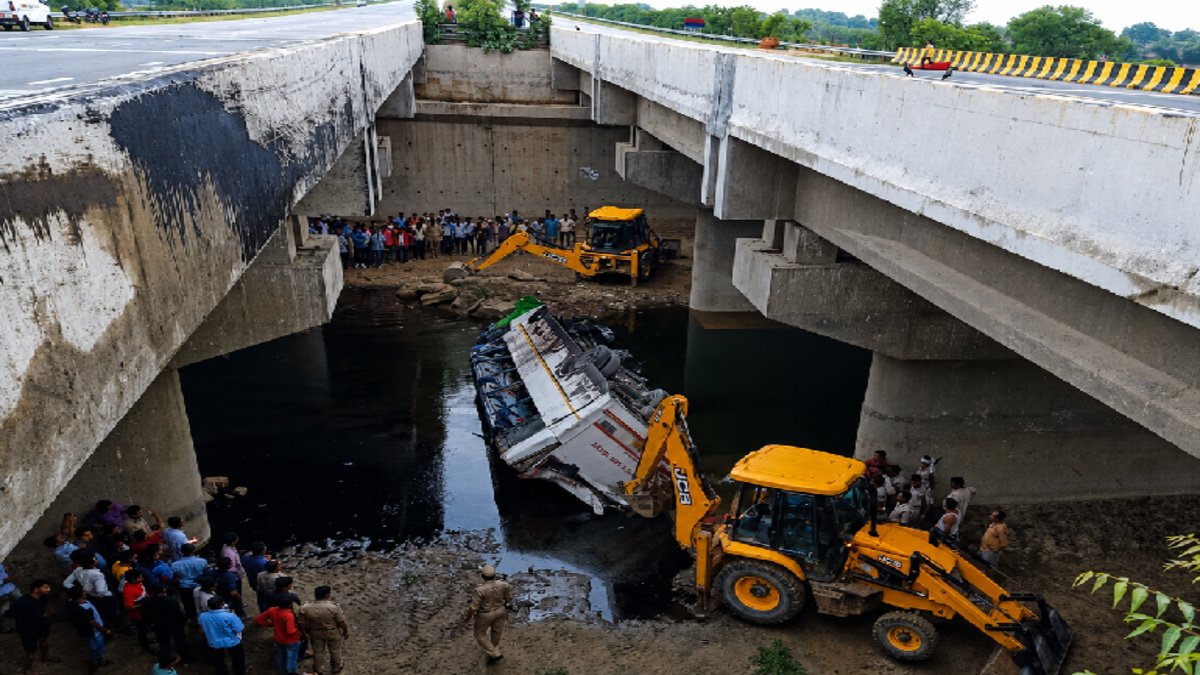 Yamuna Expressway Bus Accident 