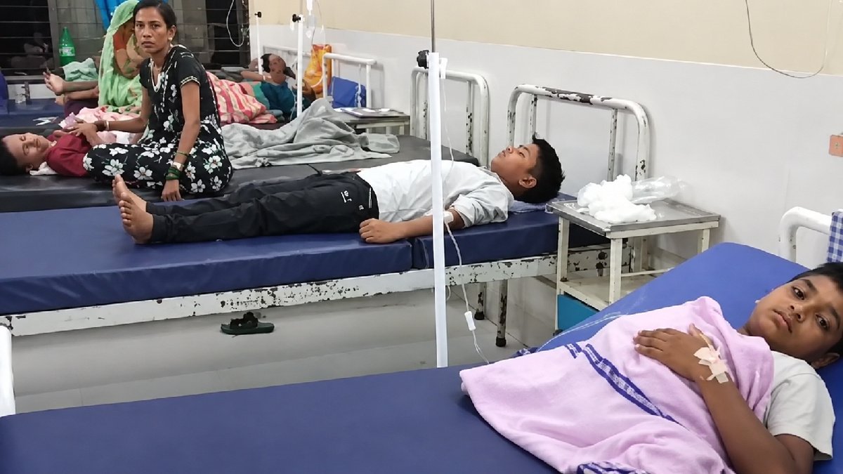 40 students fall ill after eating at Nandurbar hostel.