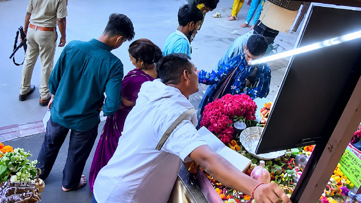 Varanasi Vishwanath Temple Shooting Incident