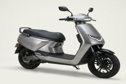 Kinetic Watts & Volts DX Electric Scooter